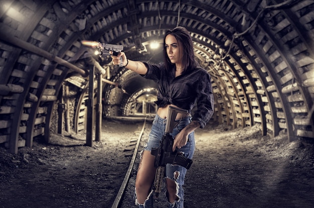 Gama/DF, Brazilië, 8 november 2021, meisje met een geweer, geweer en pistool