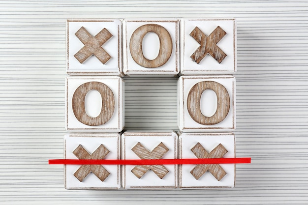 Photo game of tic tac toe on wooden background