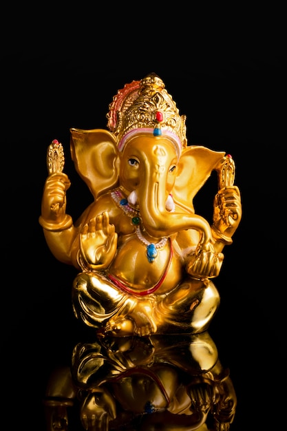 Photo ganesha statue on white