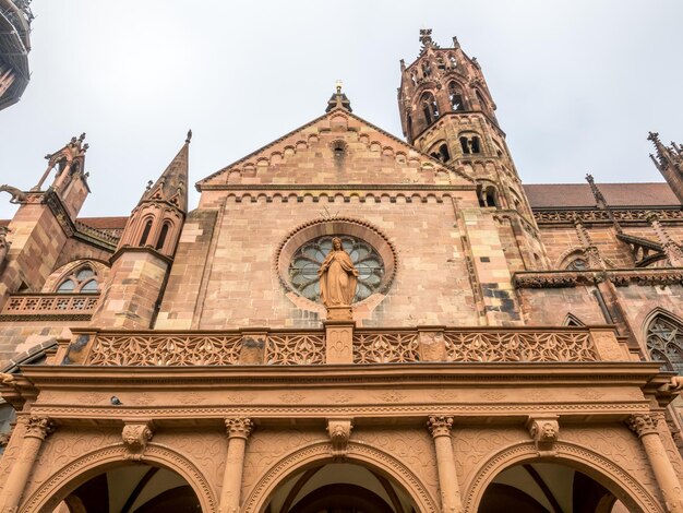 Gang van de Minsterkathedraal van Freiburg