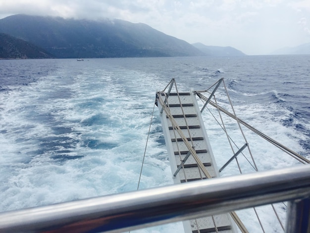 海中の船の通路