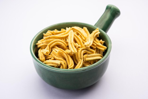 Photo ganthiya are deep fried indian snacks made from chickpea flour