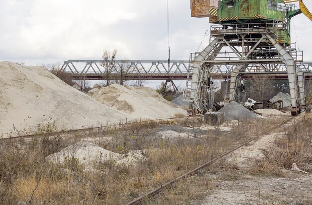 Gantry crane with a gripper, lifting crane.