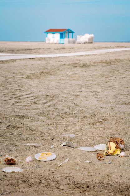 Foto spazzatura sulla spiaggia