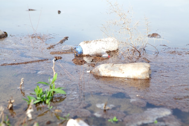 Garbage on the lake during the day