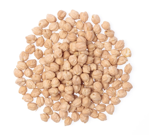 白い背景に分離されたガルバンゾ乾燥豆