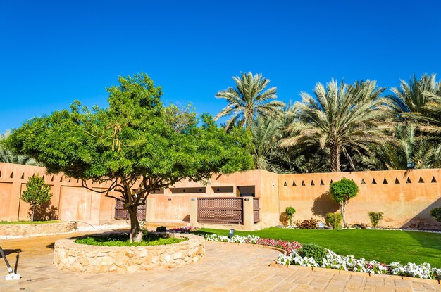 Photo garden at al ain palace museum - uae