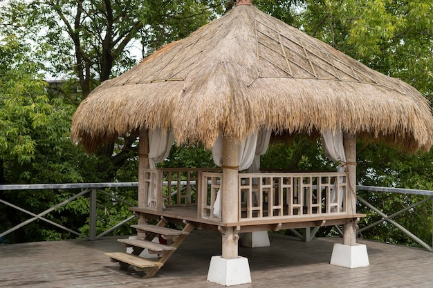 Photo garden furniture made of natural materials thatched roof beautiful wooden structure