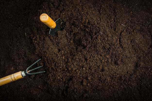 Gardening equipment with soil 