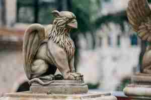 Photo gargoyle statue chimeras in the form of a medieval winged monster from the royal castle in bana hill tourism site in da nang vietnam gothic old vintage gargoyle in a french village near danang