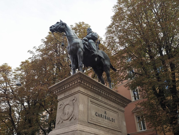 Памятник Гарибальди в Болонье