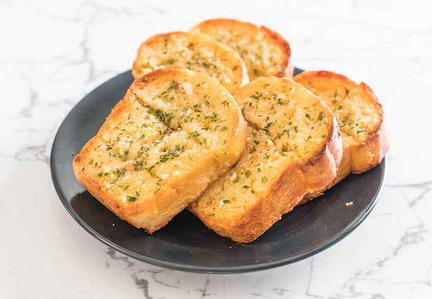 garlic bread on plate