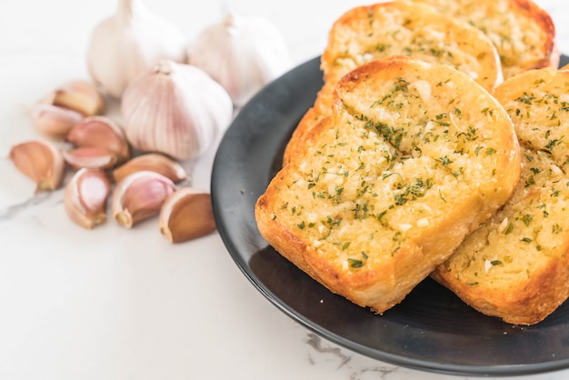 garlic bread on plate