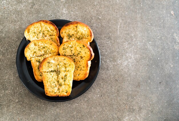 garlic bread on plate