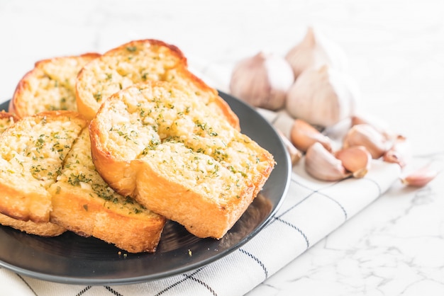 garlic bread on plate