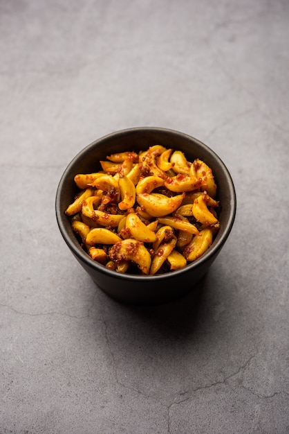 ラースンを使って作ったガーリックピクルスまたはベルトゥリアチャーは、インドで最も望まれ、簡単に調理できるおかずの1つです。