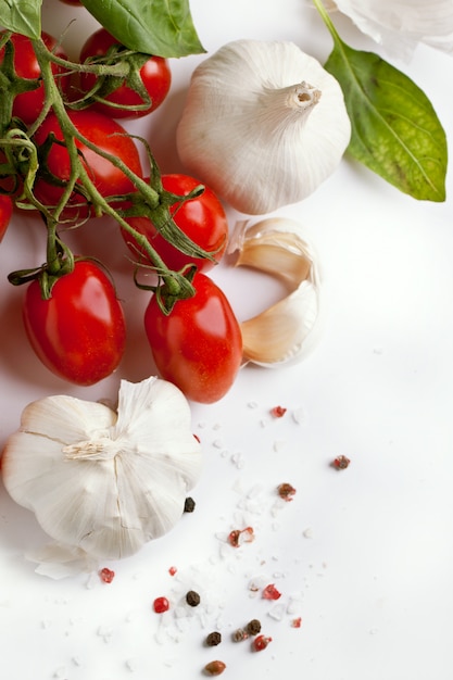 Garlics with tomatoes