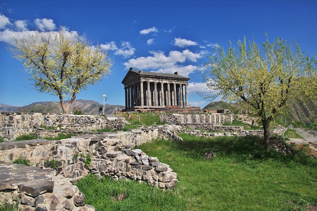 Храм Гарни в горах Кавказа