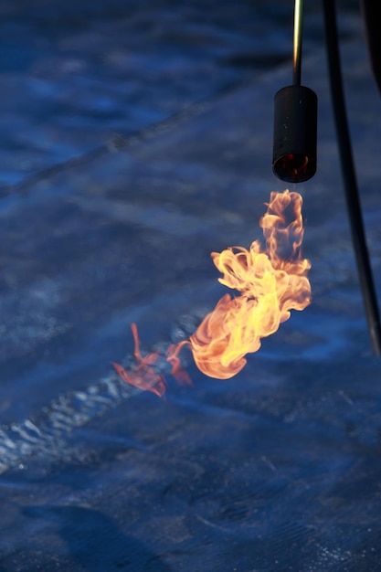 Gas burner with fire