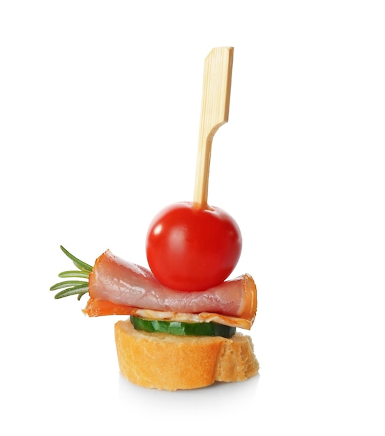 Gastronomische canapé geïsoleerd op wit