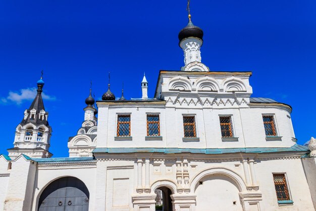 Cancello chiesa di santo stefano nel monastero dell'annunciazione a murom russia