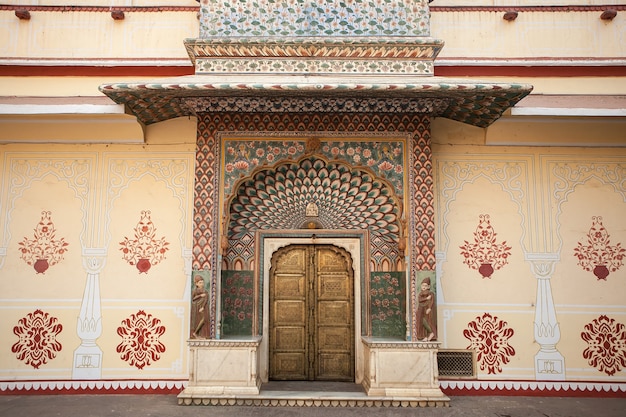 Cancello nel palazzo della città di jaipur rajasthan india