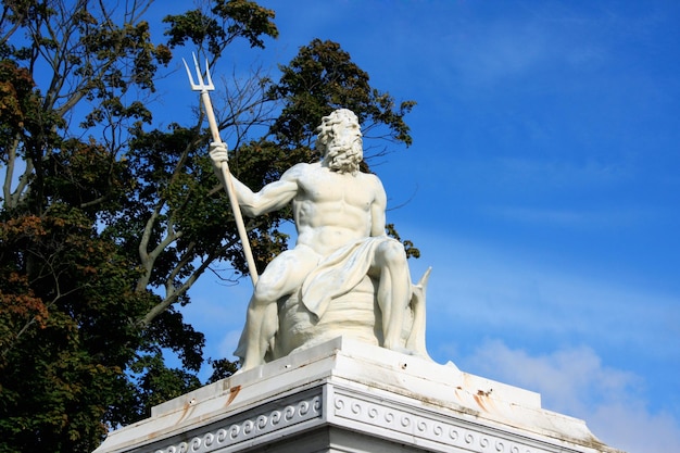 Foto cancello e statua accanto alla fontana gefion a copenaghen in danimarca