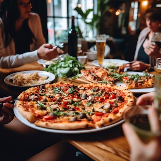 テーブルの周りに集まった友人のグループは、Ai が生成した風味豊かなスライスを味わいながら、美味しそうな焼きたてのピザを堪能します。