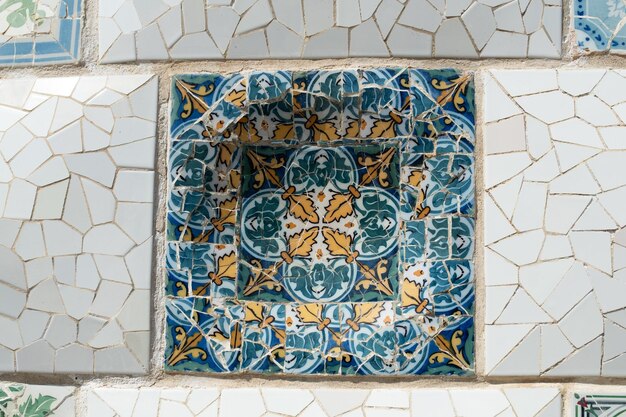 Мозаика Гауди в парке Гуэль в Барселоне