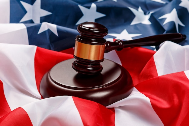 Photo gavel over american flag