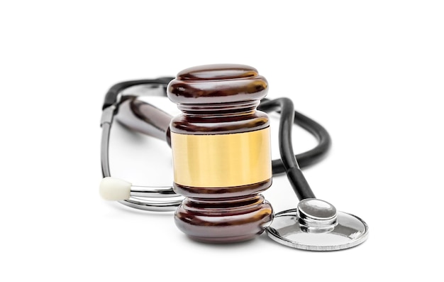 Photo gavel with stethoscope on white