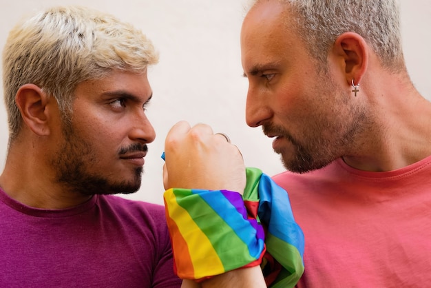 Photo gay couple fighting for lgbt rights