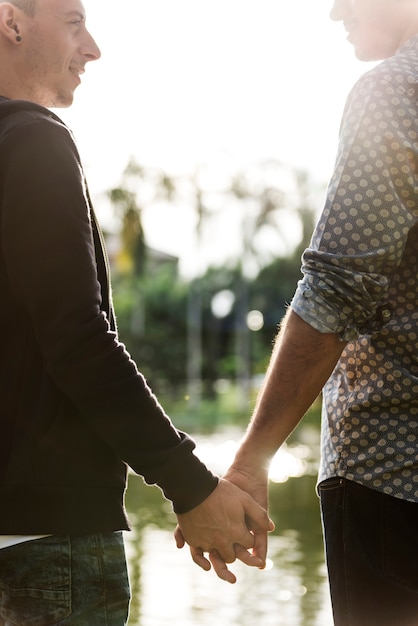 Foto coppia gay amore all'aperto concetto