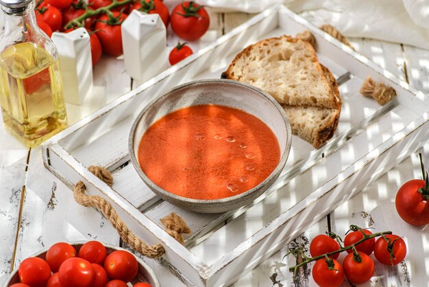 gazpacho tomatensoep in een bord