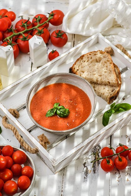 gazpacho tomatensoep in een bord