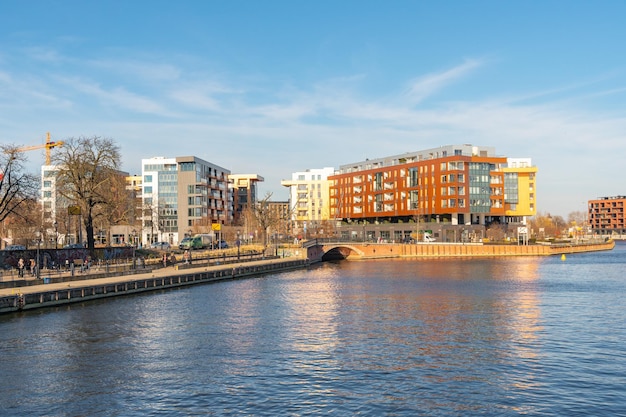 Gdansk Polen 11 maart 2022 Prachtige oude stad van Gdansk aan de Motlawa rivier