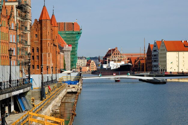 Foto gdansk polen oude stad met uitzicht op de rivier