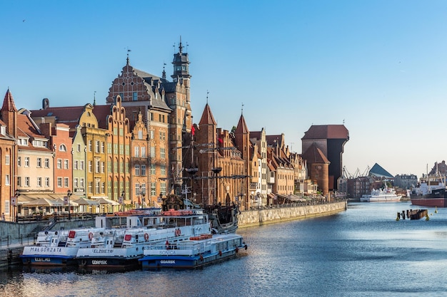 GdanskPoland25092017 Gebouwen in de oude wijken van Gdansk aan de oevers van de rivier de Motlava