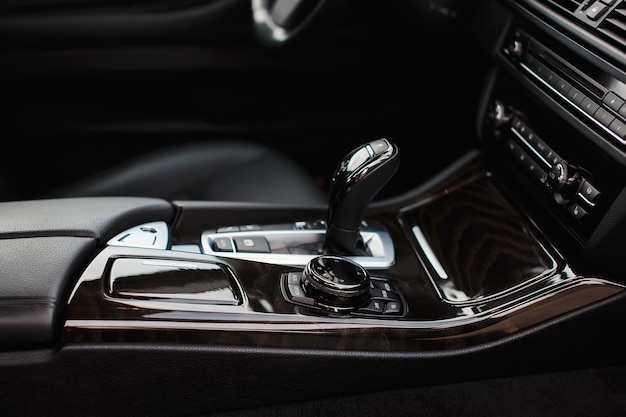 Photo gear stick of a modern prestigious car