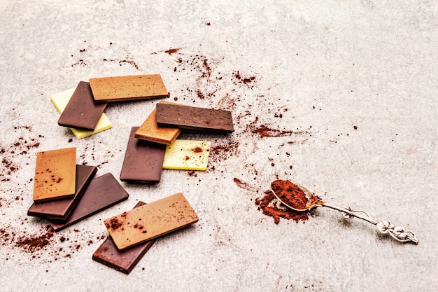 Geassorteerde chocolade met verschillend cacaogehalte