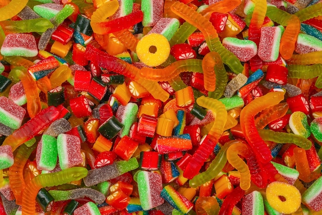 Foto geassorteerde gummy snoepjes bovenaanzicht jelly snoep achtergrond