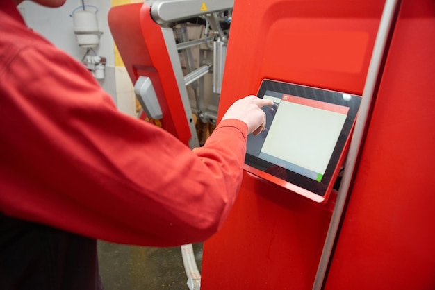 Geautomatiseerde koeienboerderij Melkmachine moderne melkproductietechnologie in de fabriek