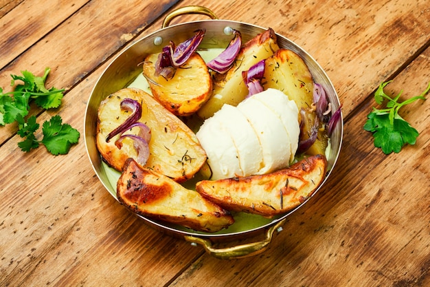 Gebakken aardappelen in pan