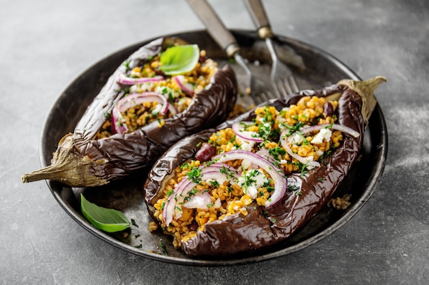 Gebakken aubergine met bulgur en feta