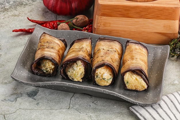 Gebakken aubergine roll met kaas