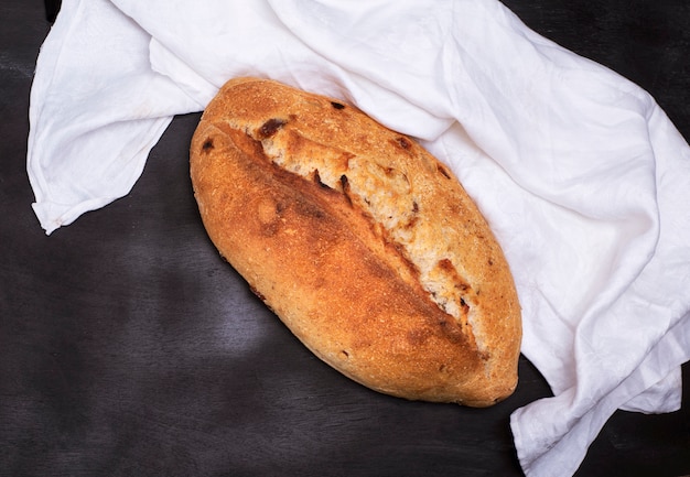 Gebakken brood met rozijnen