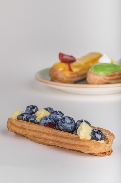 Gebakken cake eclairs