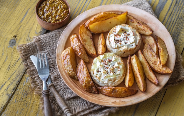 Gebakken Camembert kaas met aardappel