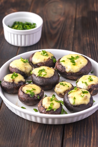 Gebakken champignons gevuld met mozzarella