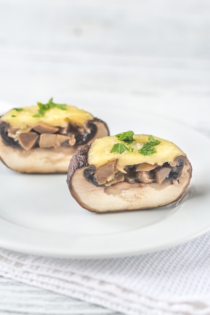 Gebakken champignons gevuld met mozzarella